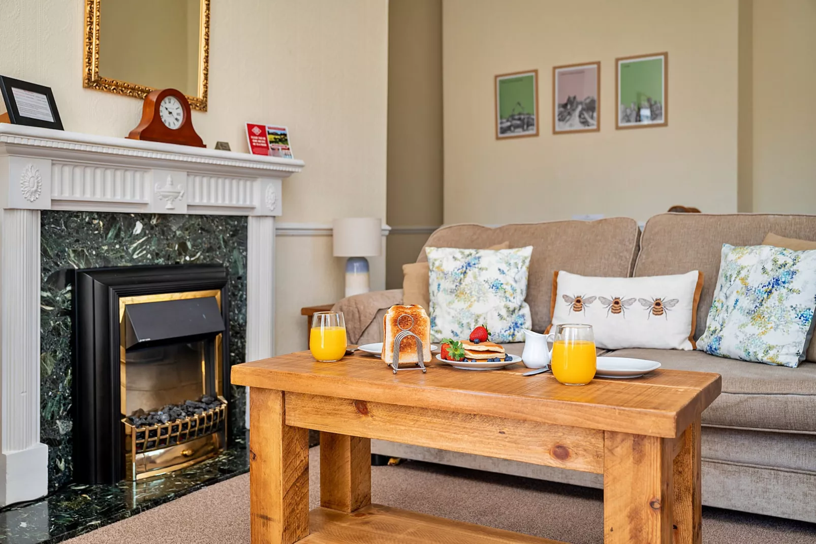 Roulston Hall Apt-Living room