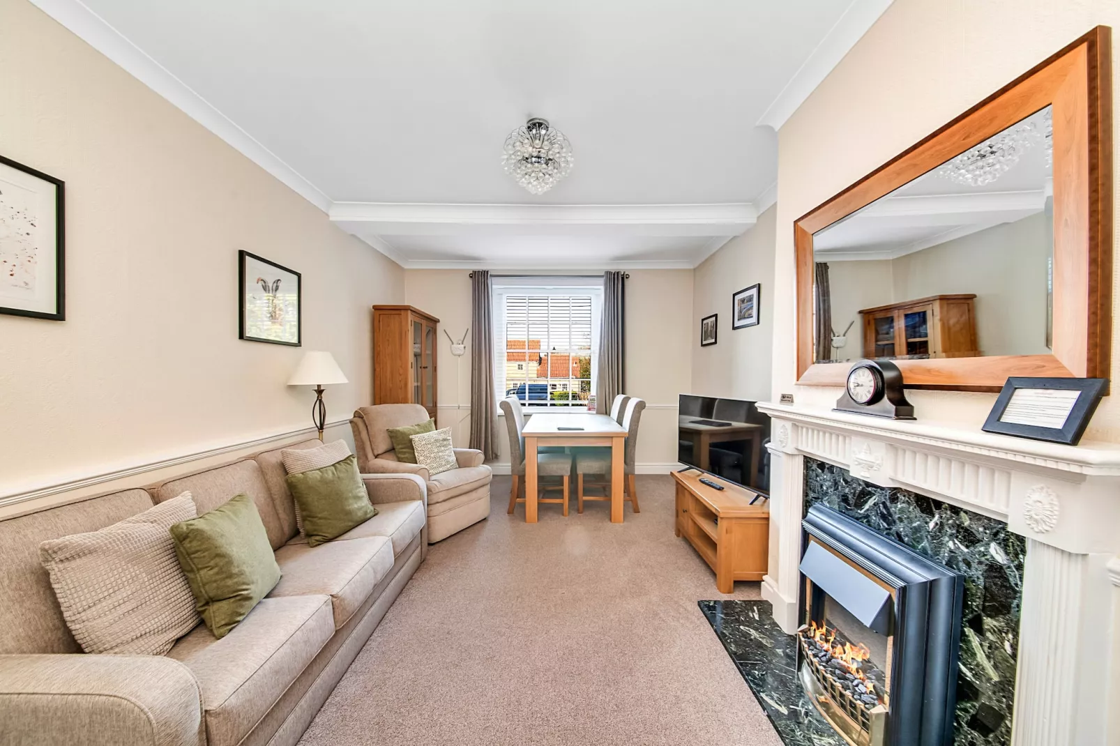 Kilburn Hall Apt-Living room