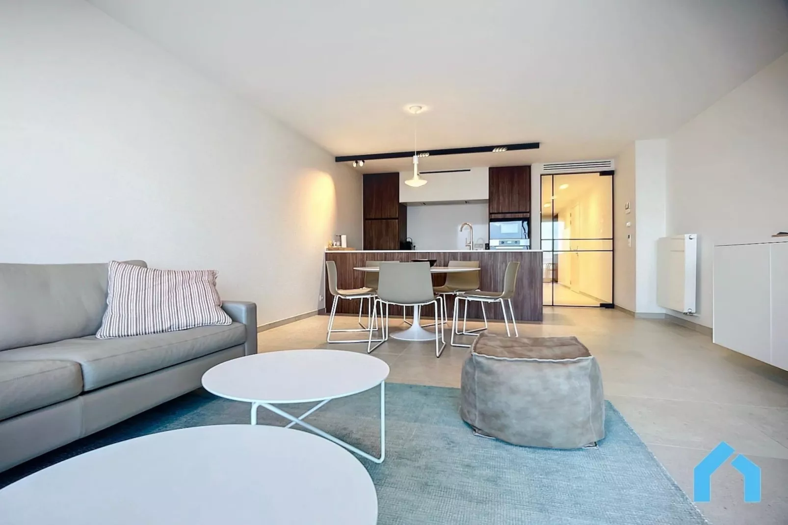 Emeraude 11-Living room