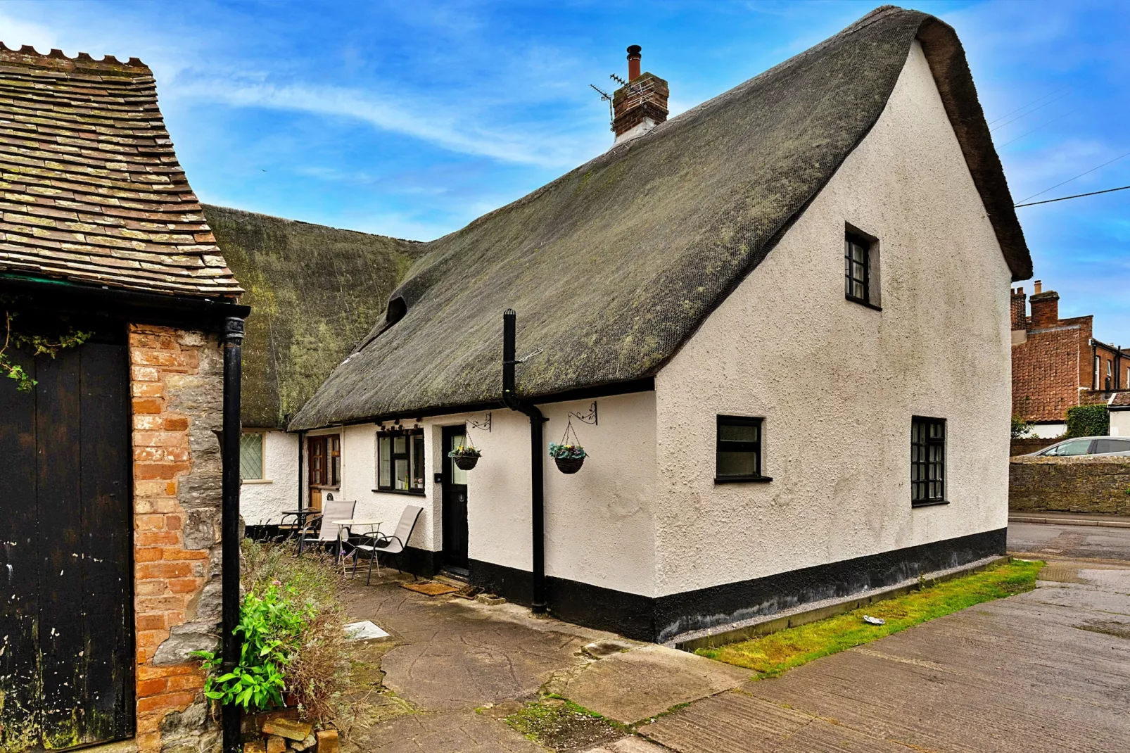 Clematis Cottage-Exterior summer