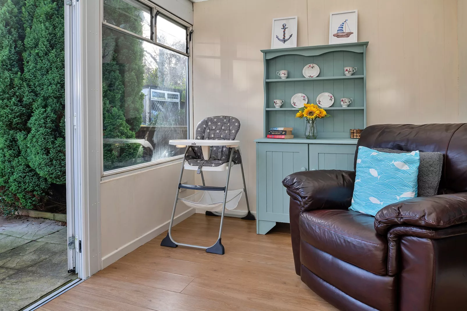 37 Bro Enddwyn-Living room