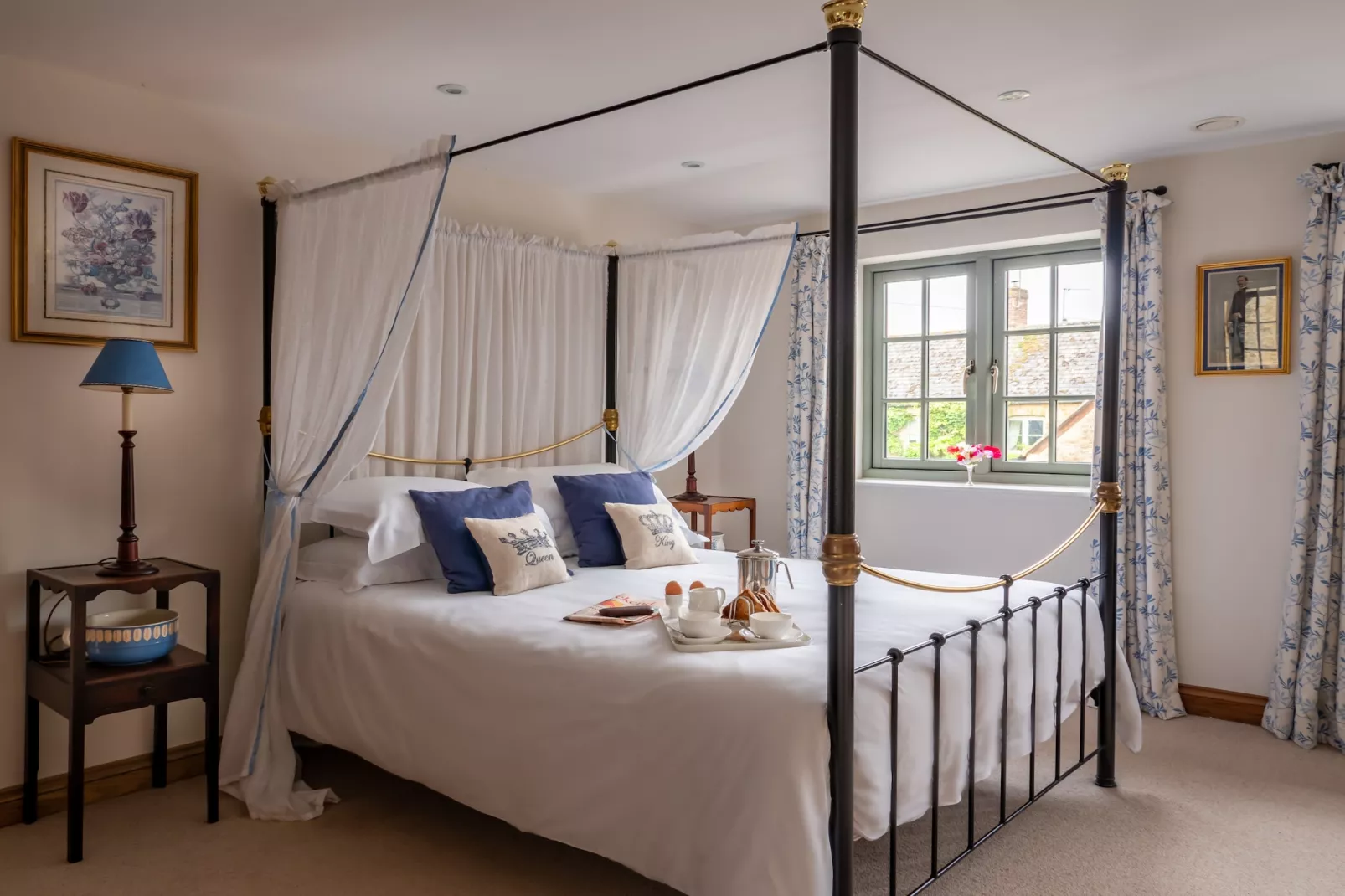 Ryeworth Cottage-Bedroom
