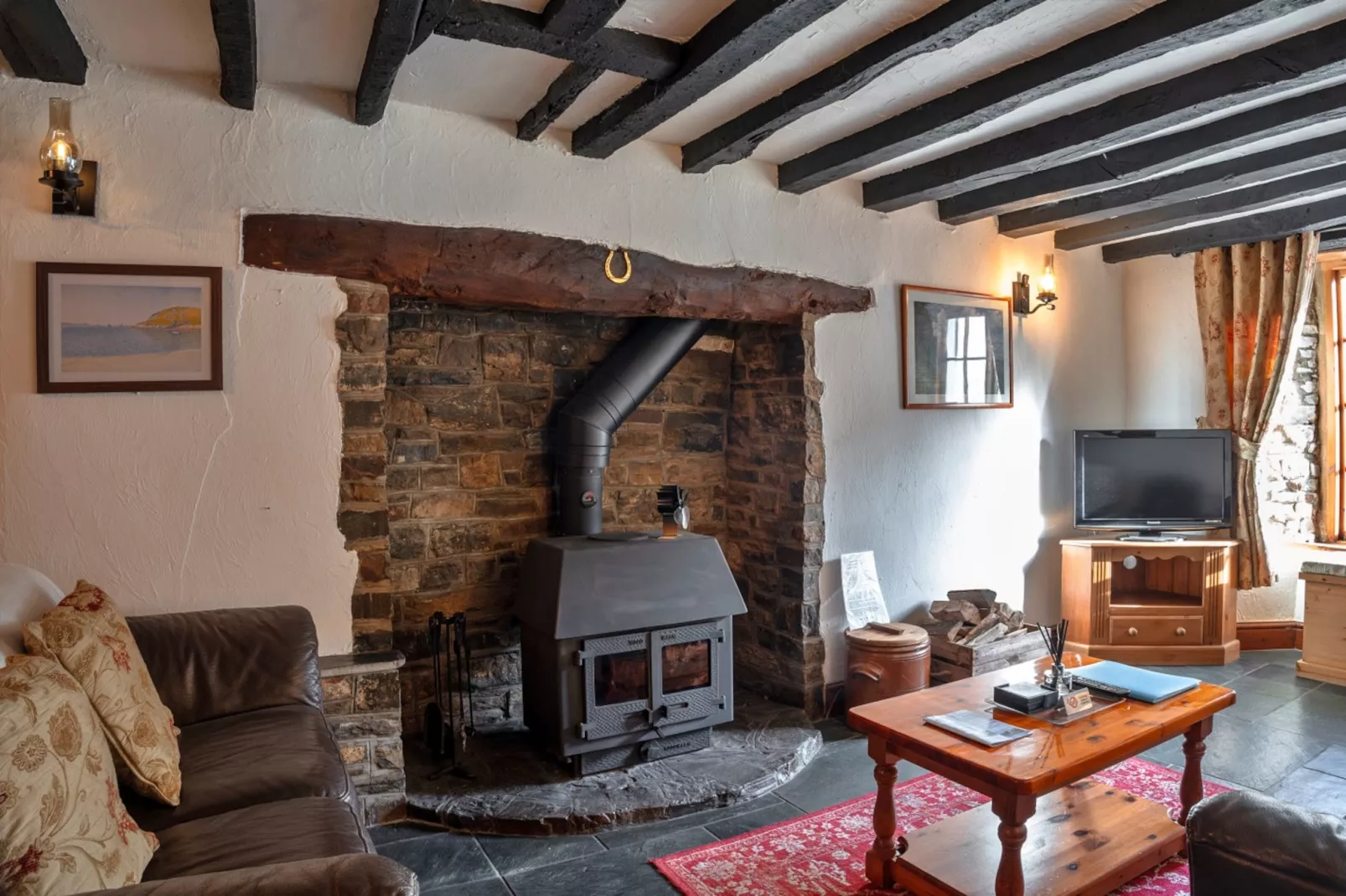 Hope Thatch-Living room