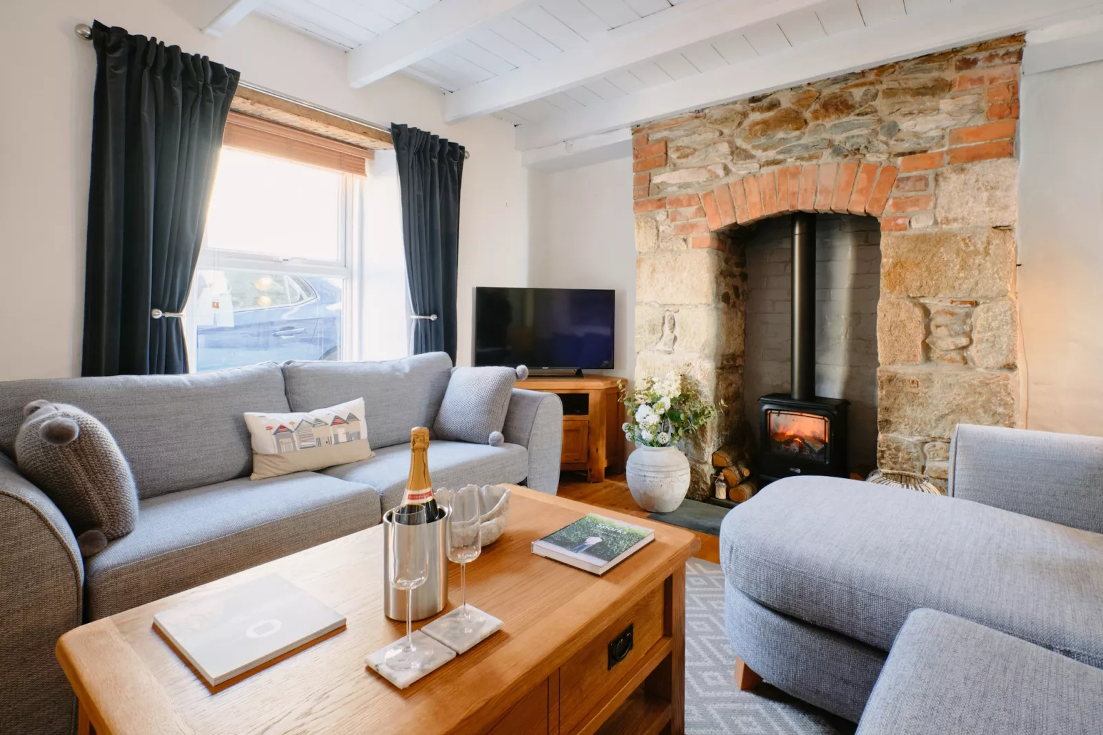 Scallop Cottage-Living room
