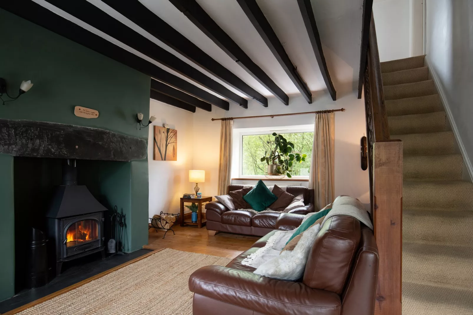 Bron Elan-Living room