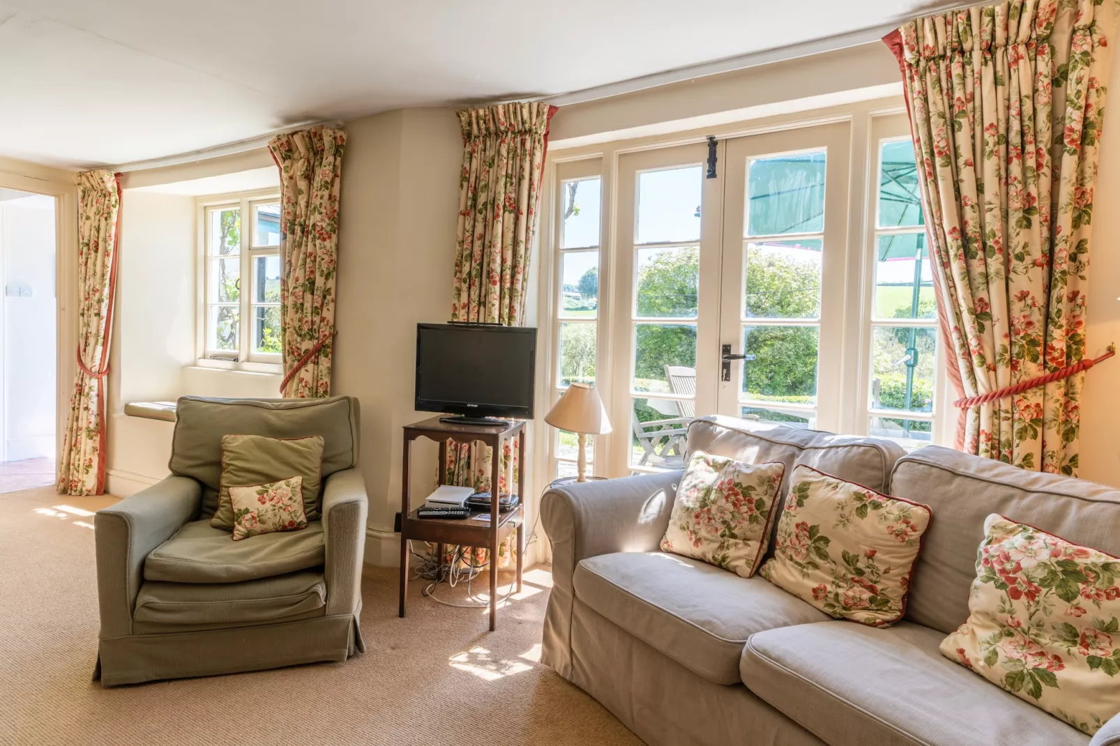 Valley Cottage-Living room