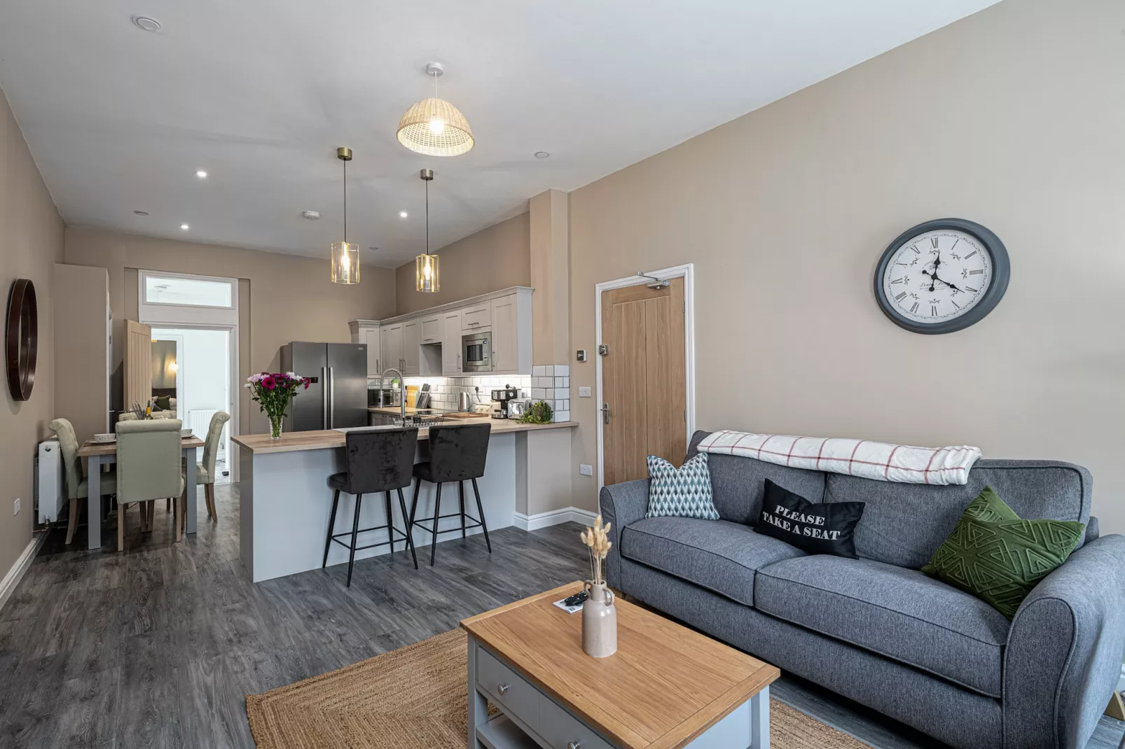 Peace Retreats Apartment - Pwllheli-Living room