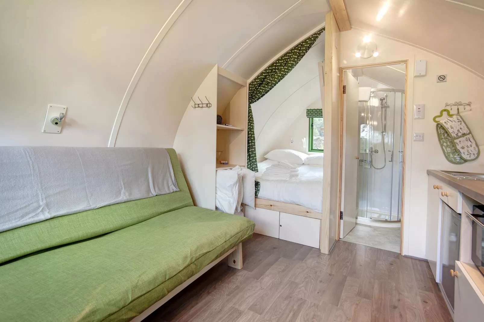 Barebones Glamping-Living room