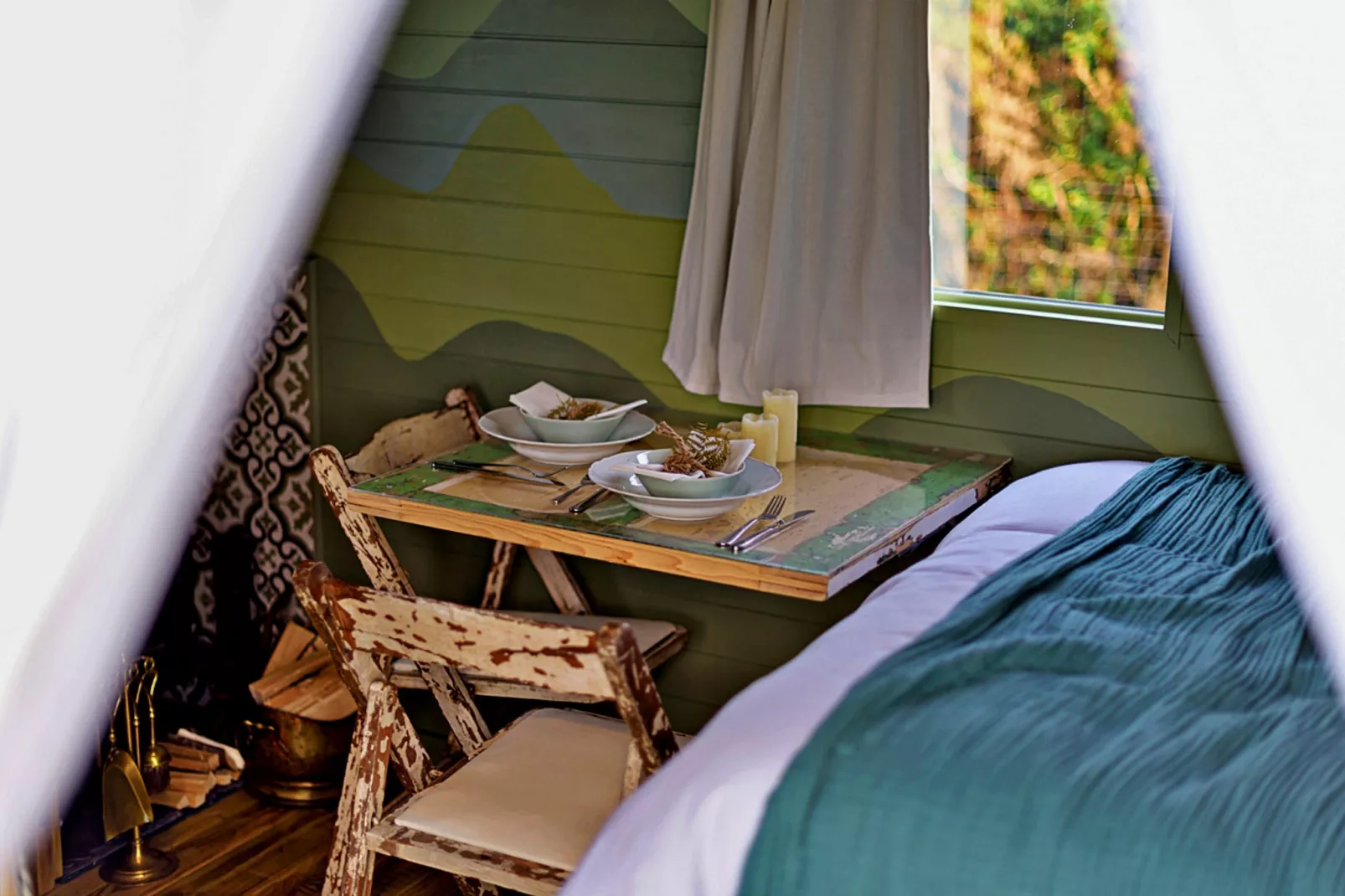 'Angharad' Poachers Hut-Living room