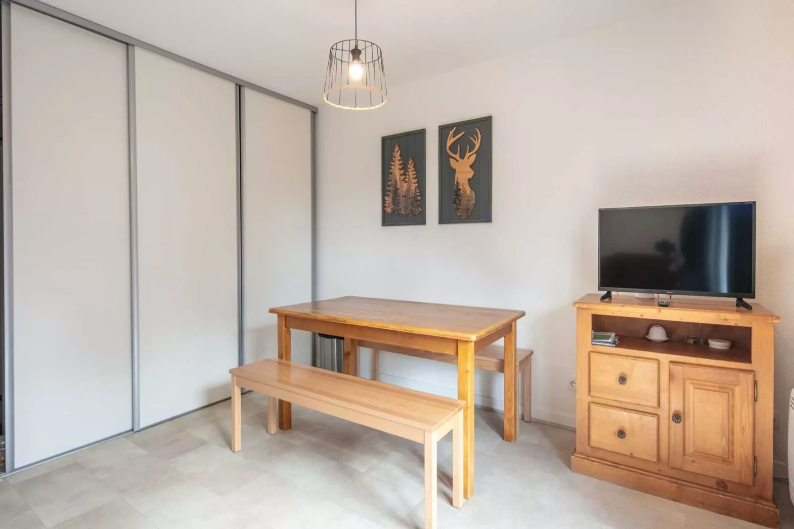 Les Biches N°81 - 3P6-Dining room