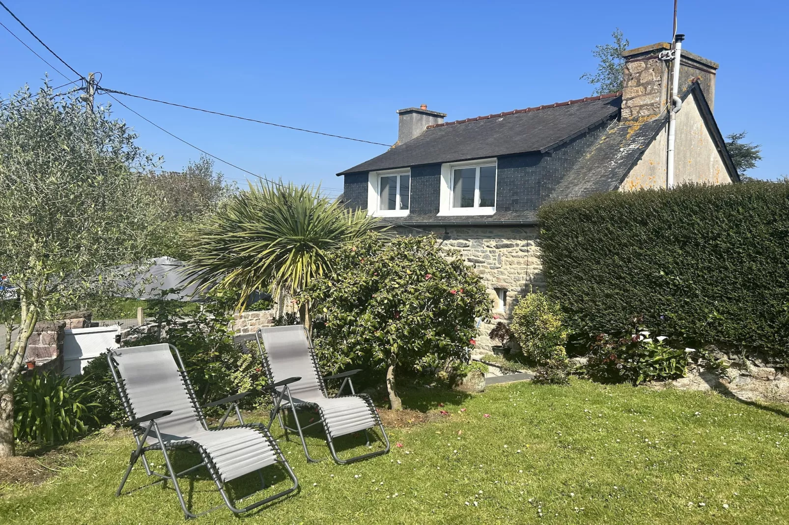 Maison avec terrasse sud et jardin clos Paimpol-Gardens summer
