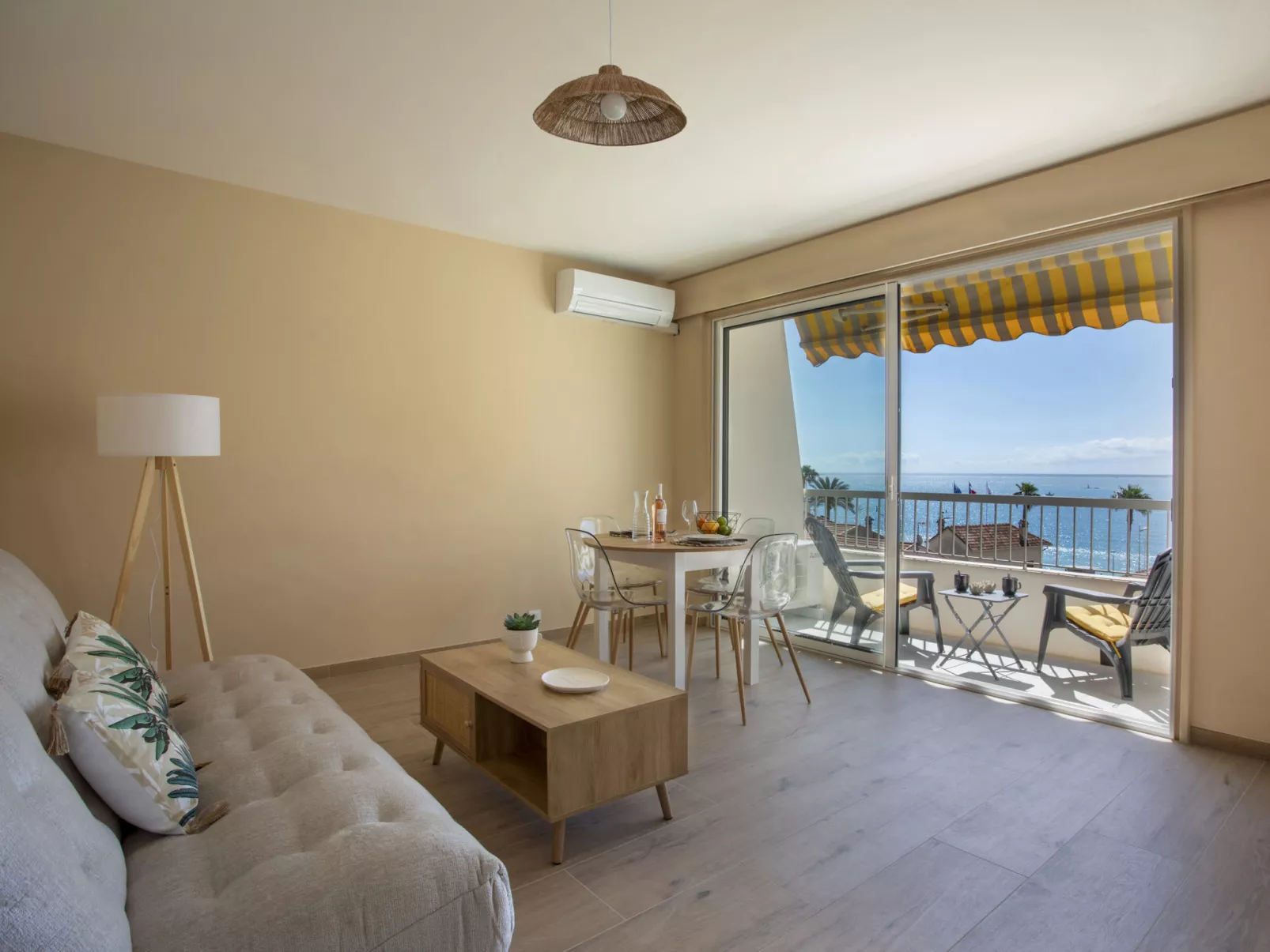 Cros de Cagnes-Inside
