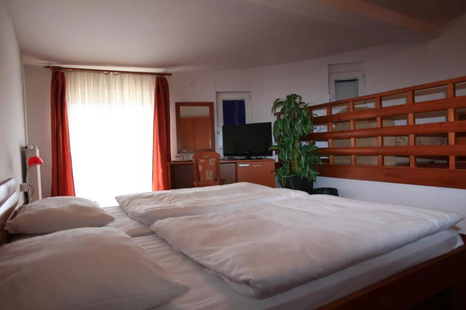Hotel Orion - Triple Room with Terrace-Bedroom