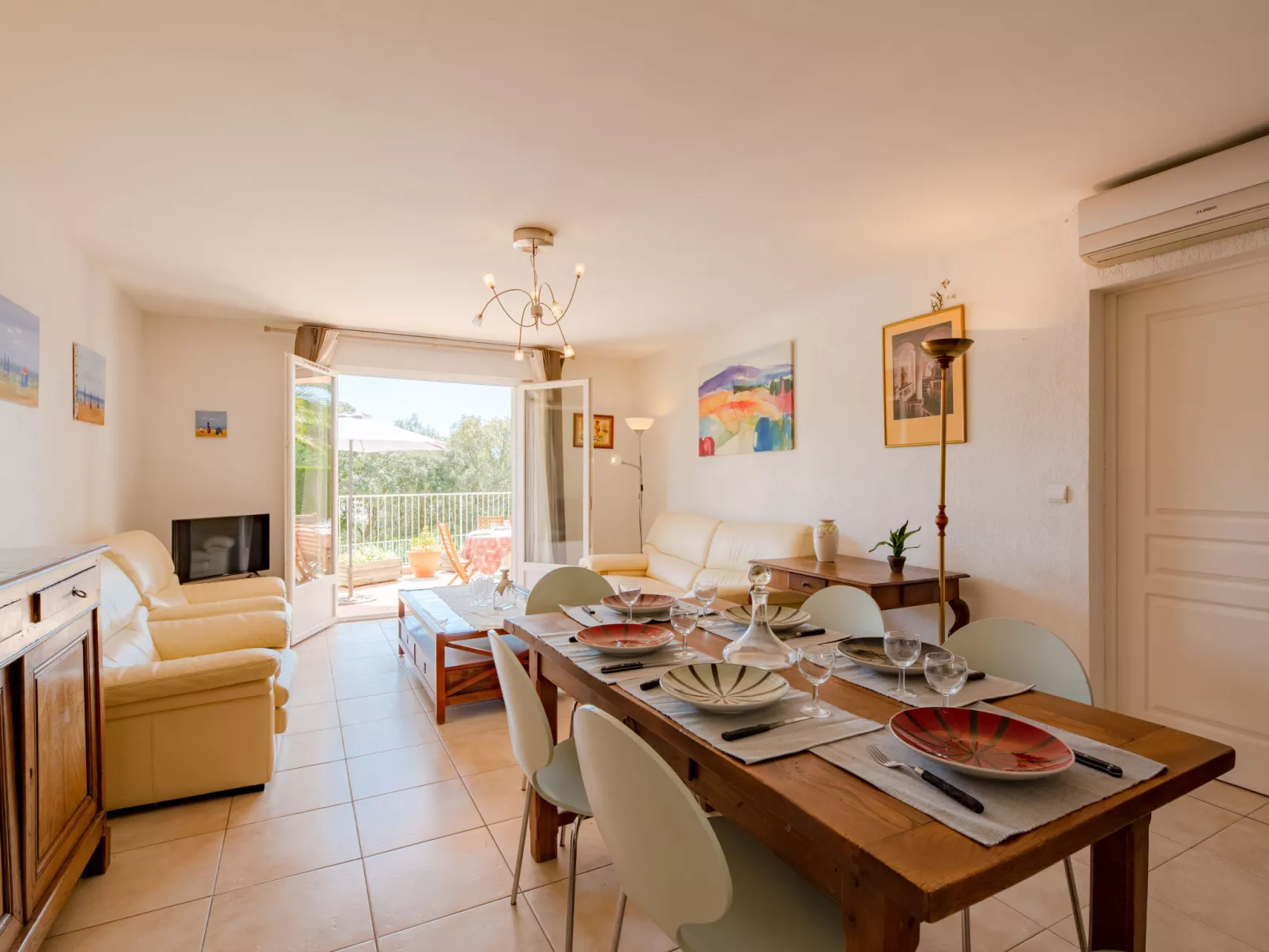 La Bastide-Inside