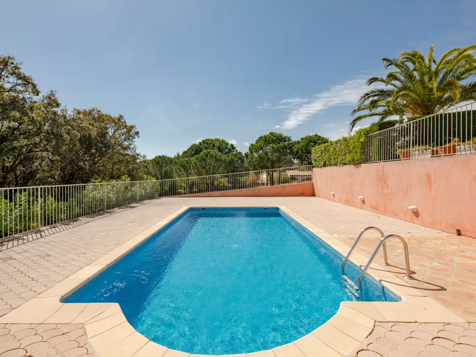 La Bastide-Outside