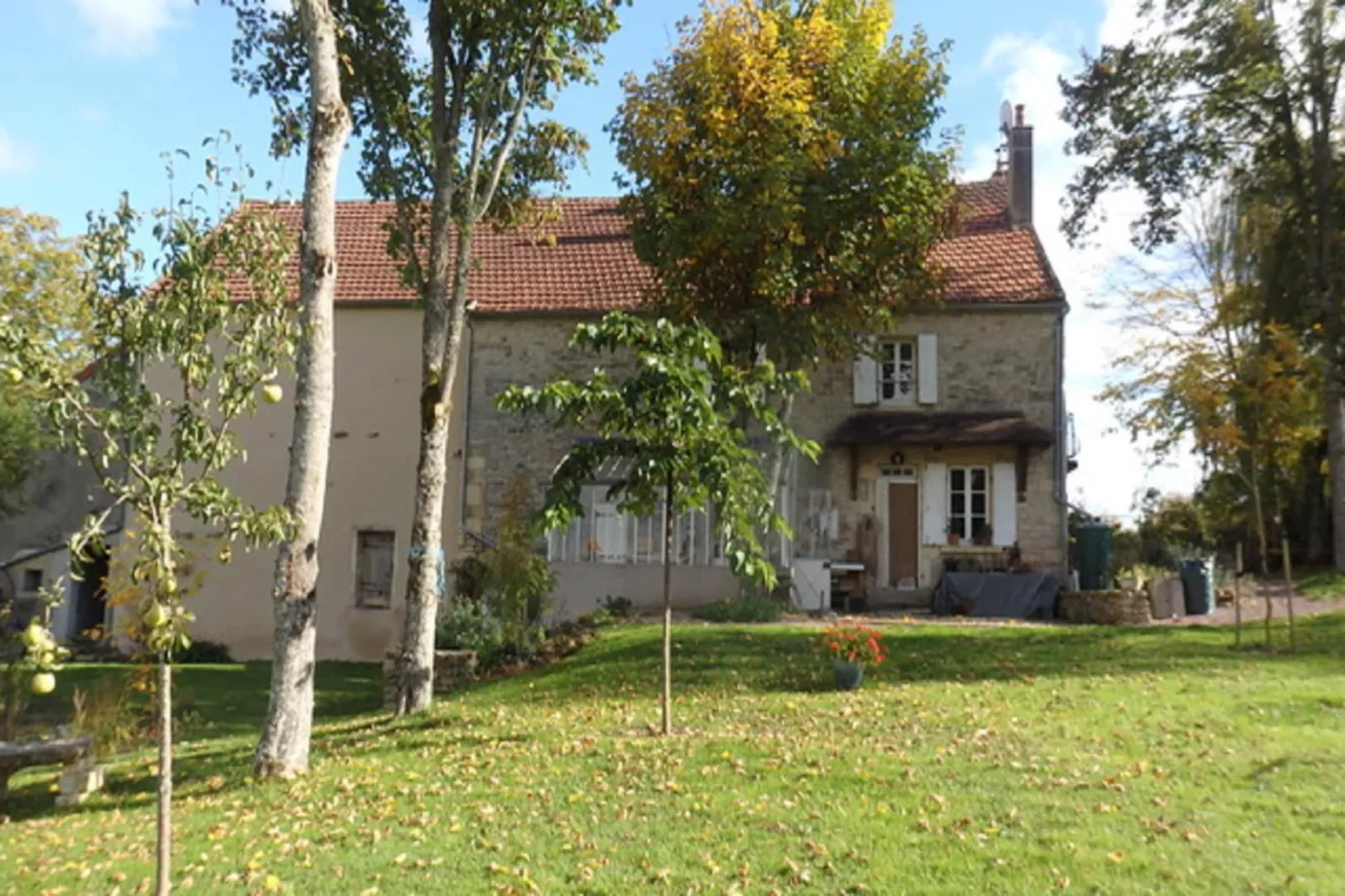 La Vieille Ferme-Außenbereich Sommer