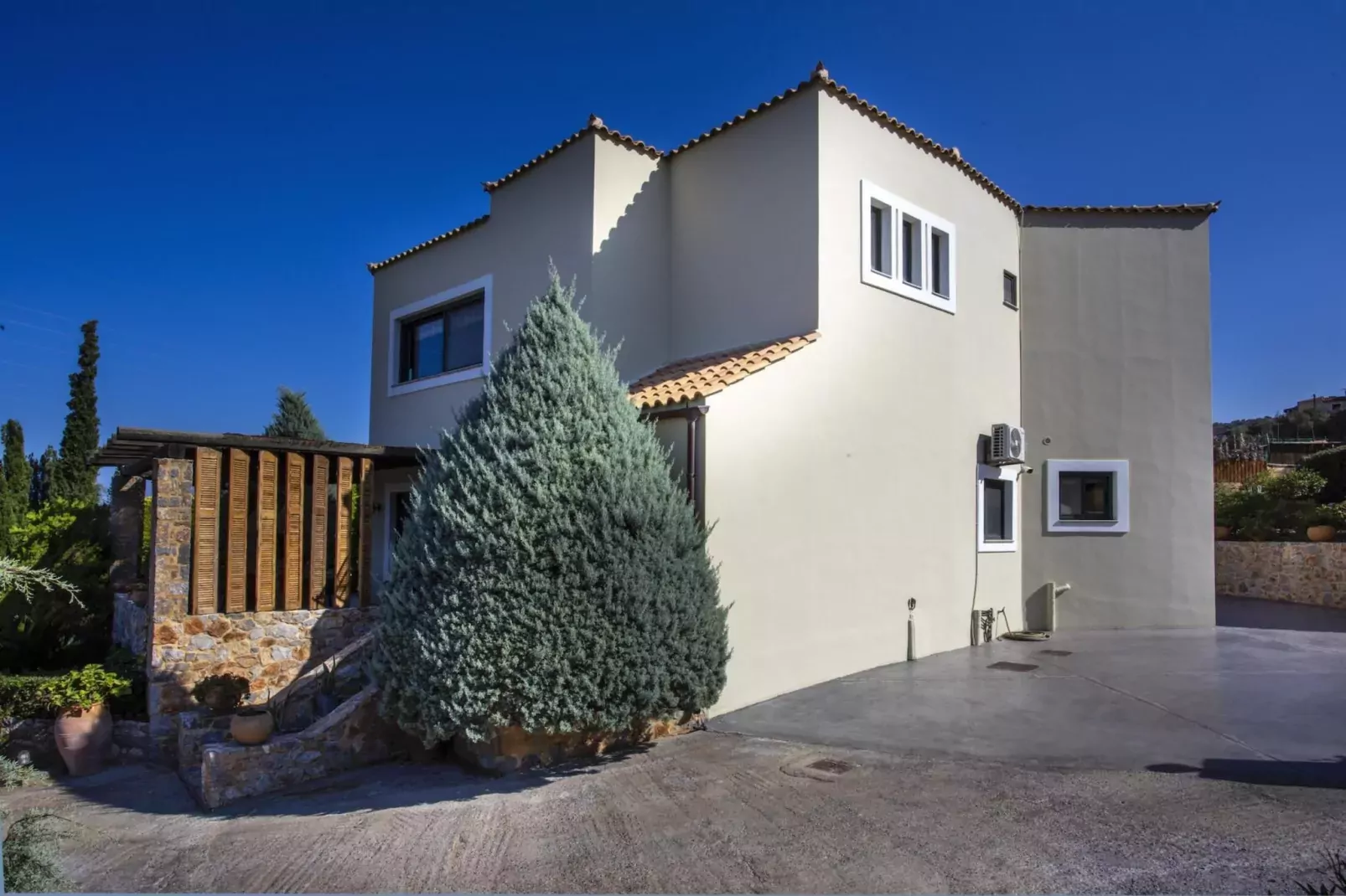 Golden Crest Villa-Exterior summer