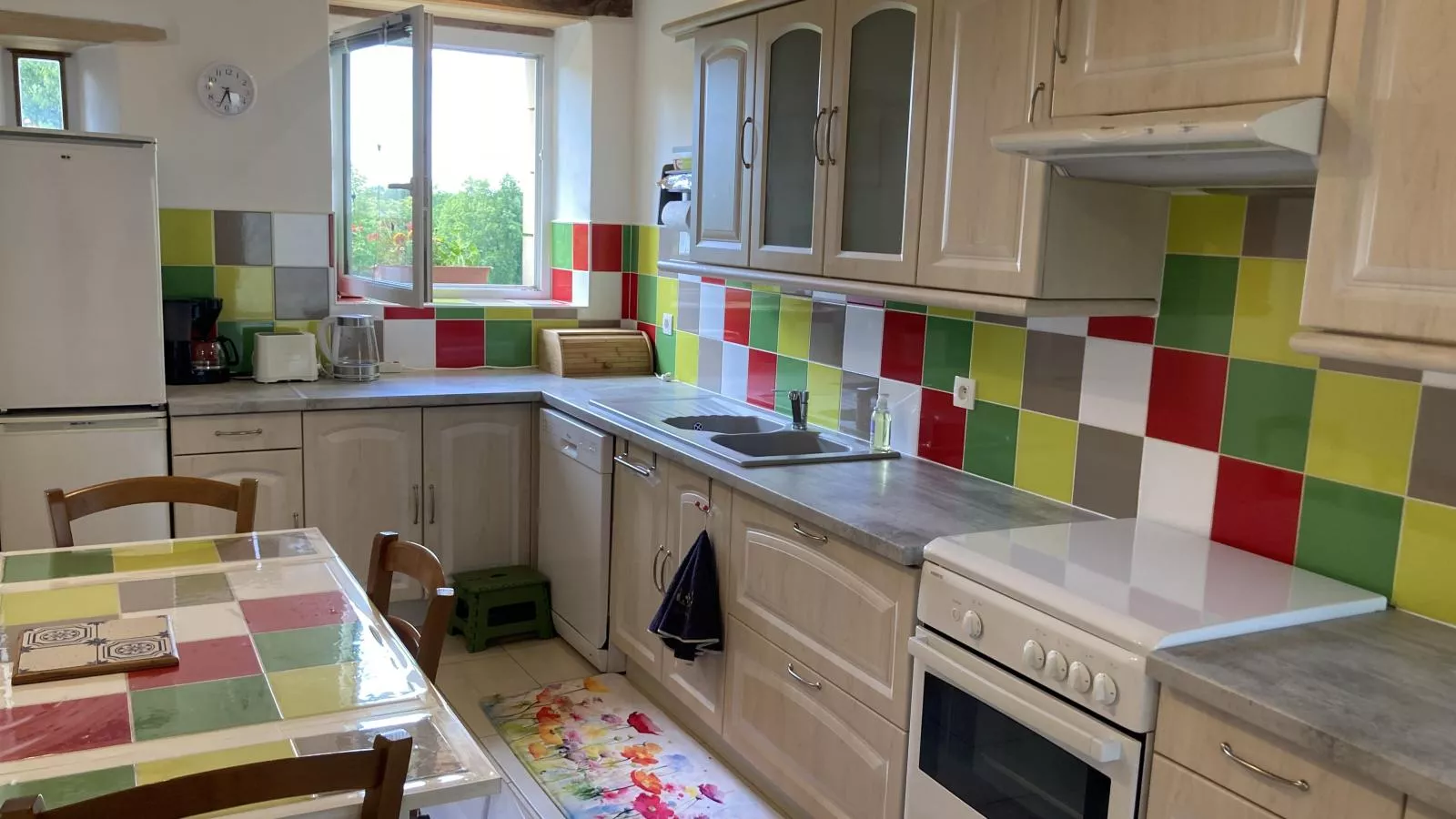 Maison des Yourtes-Kitchen