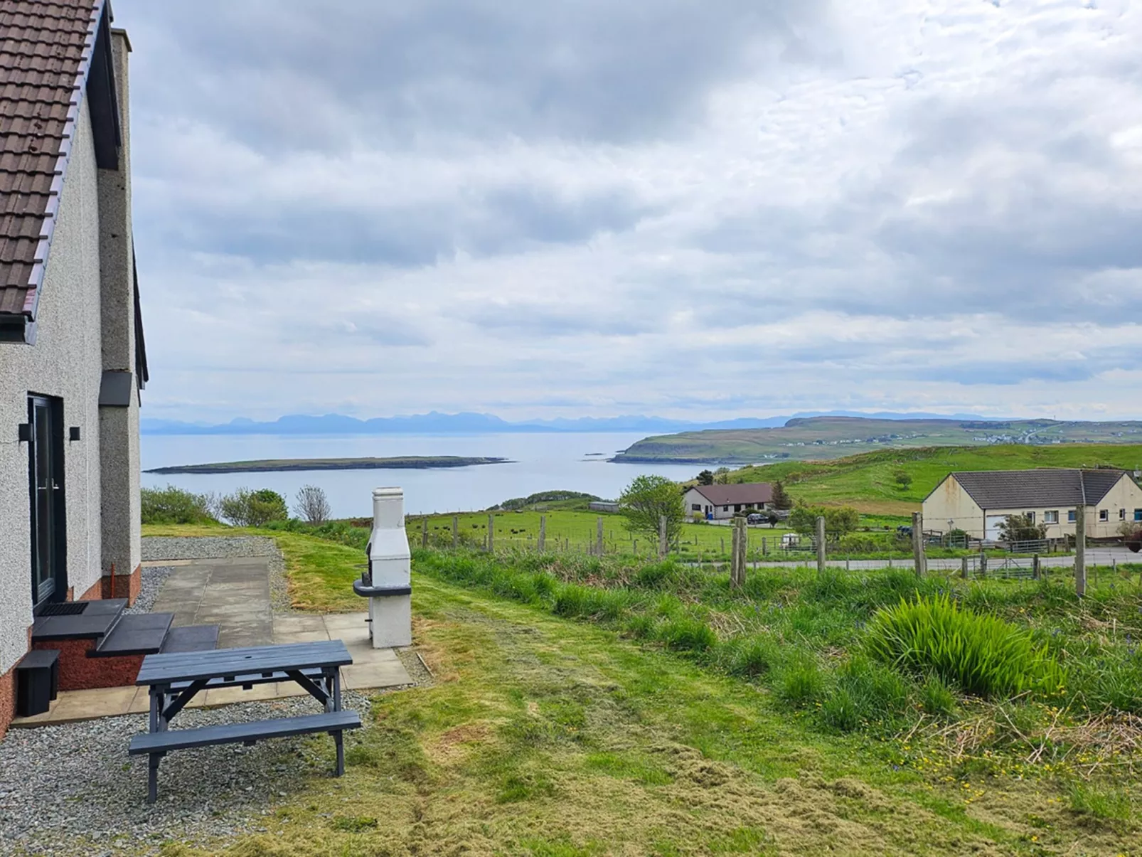 Quiraing Cottage-Outside