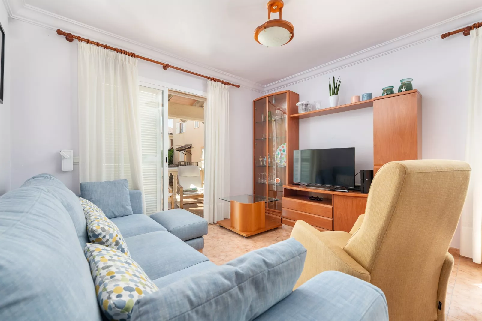 Aritja, 5-Living room