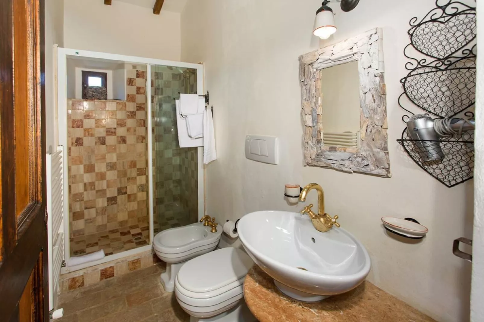 Regina-Bathroom