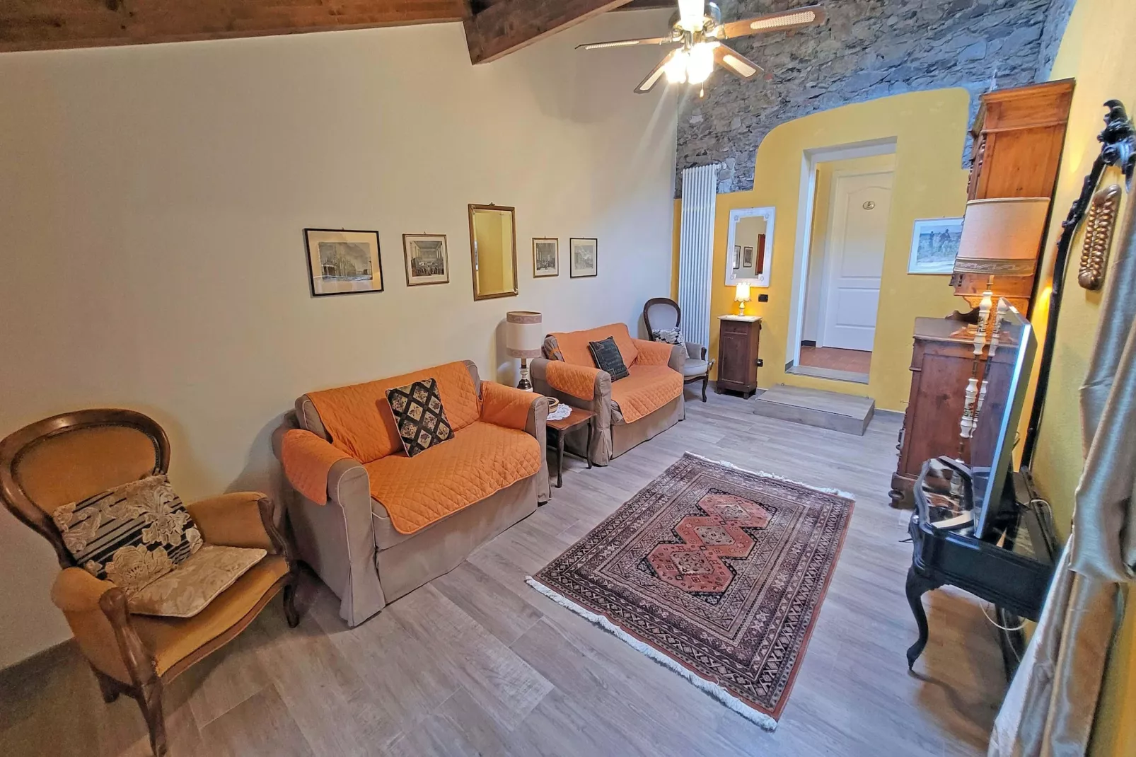 Insieme in Panche-Living room