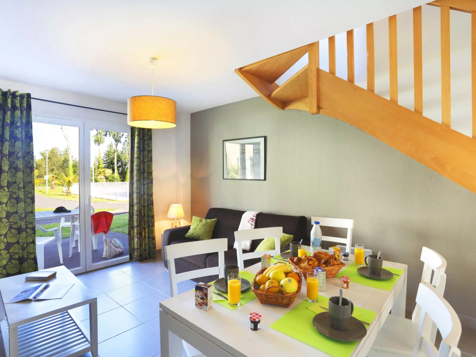 Le Domaine des Mauriers-Inside