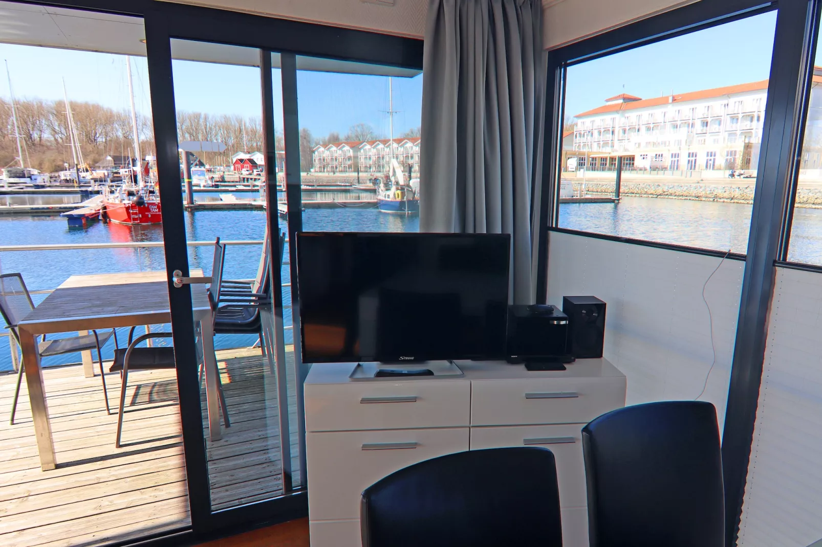 Hausboot Familiy & Friends LP 1 / 4 Personen-Living room