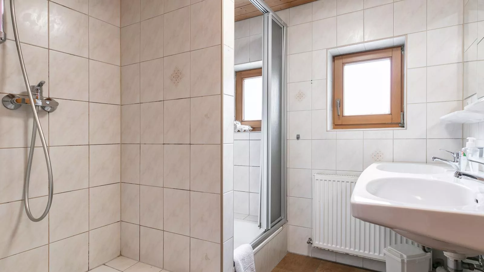 Haus Joachim-Bathroom