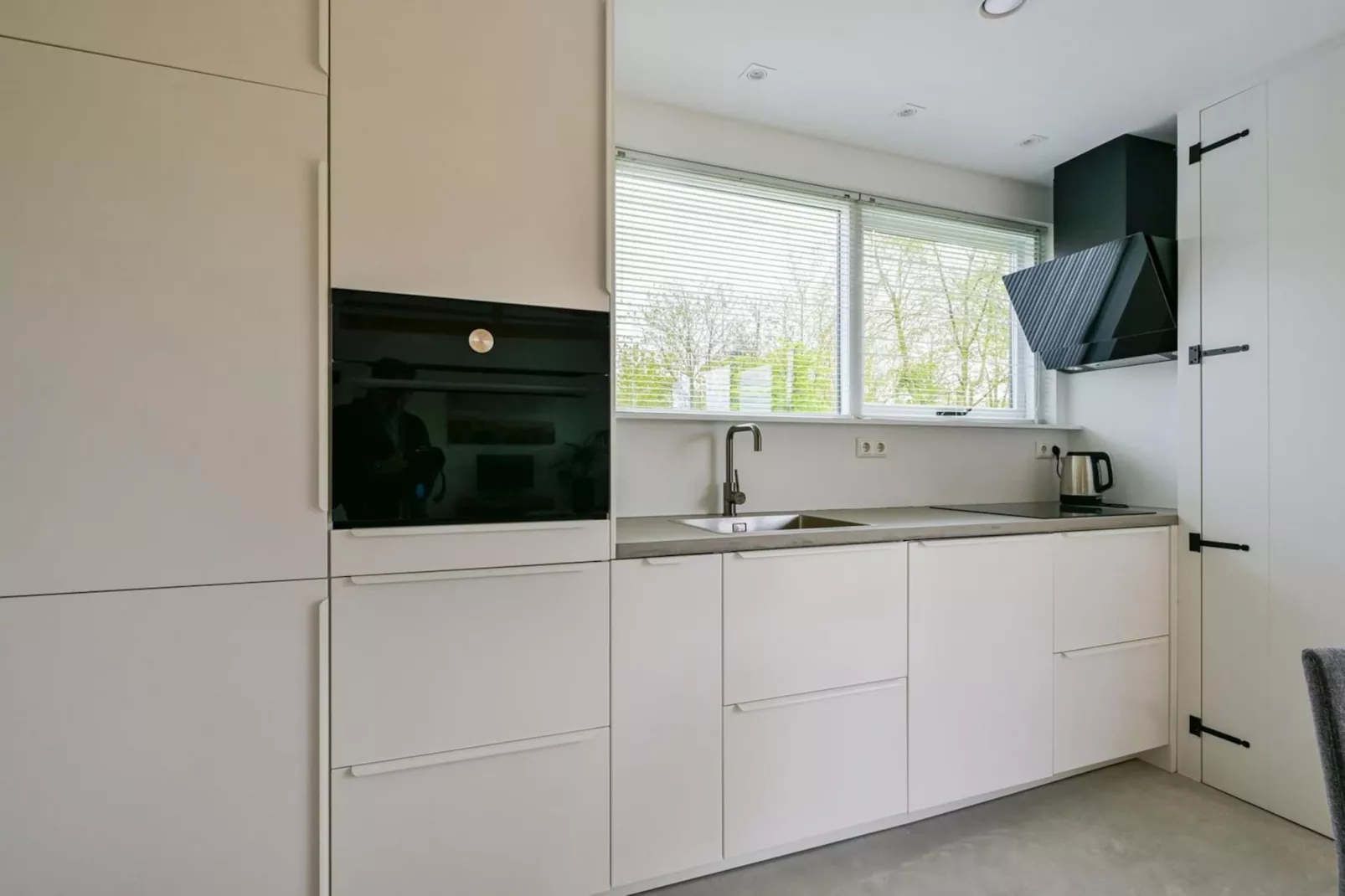 Eureka 36-Kitchen