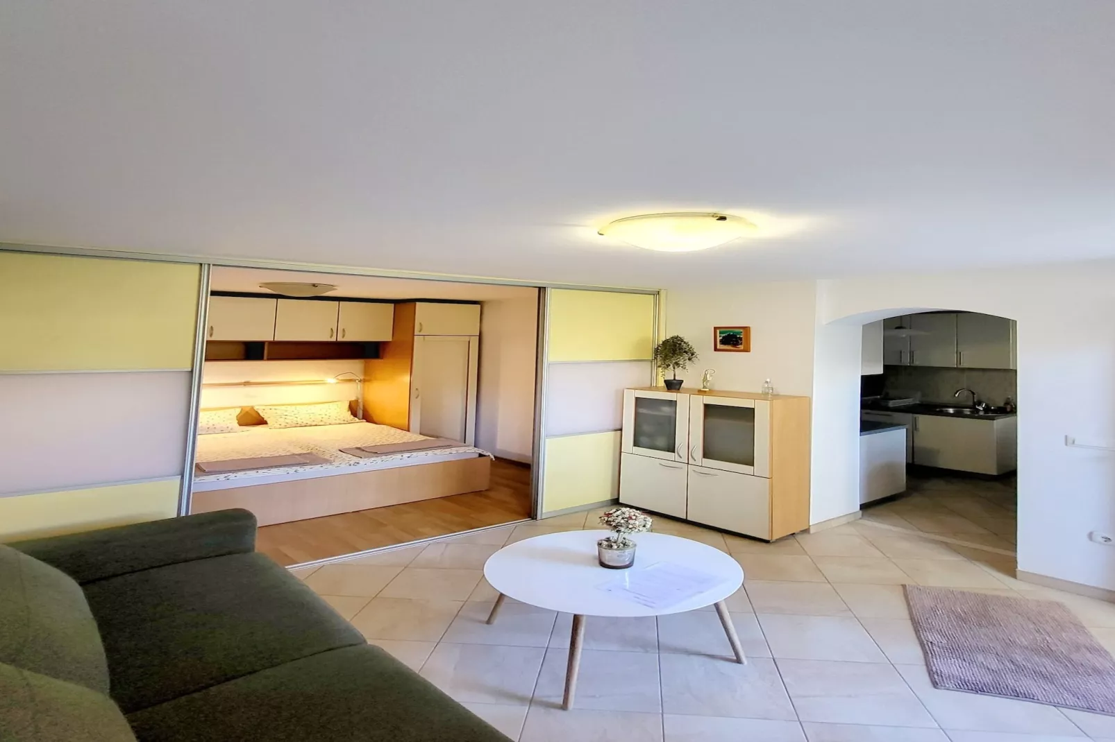 Green Terrace Apartment I - Studio Apartment with Terrace-Esszimmer