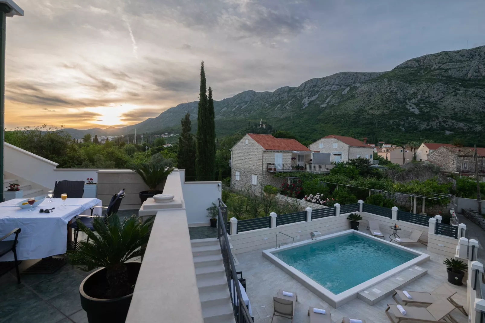 Apartments Azzurro- One Bedroom Apartment with Terrace and Hot Tub ( Azzurro II-gornji)-Piscine