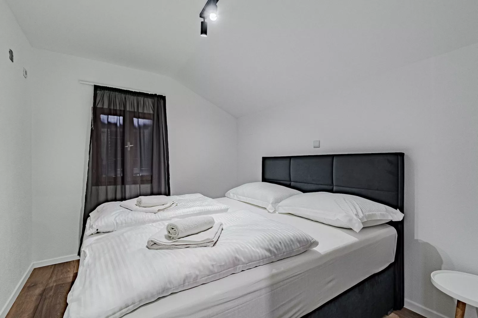 Villa Sea Edge - Three Bedroom Villa with Sea View-Chambre
