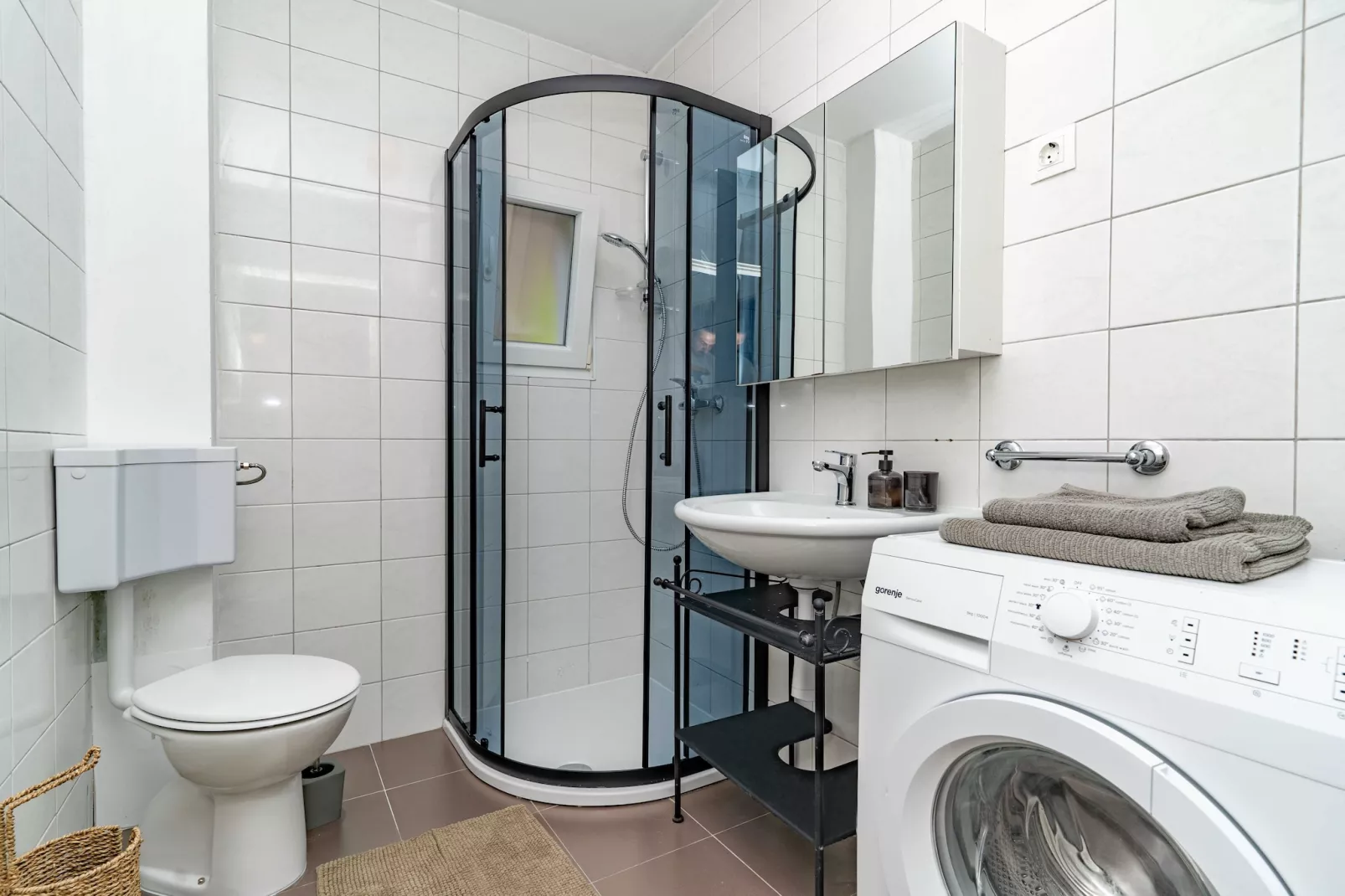 Apartment Konak - Two Bedroom Apartment with Terrace and Sea View-Bathroom