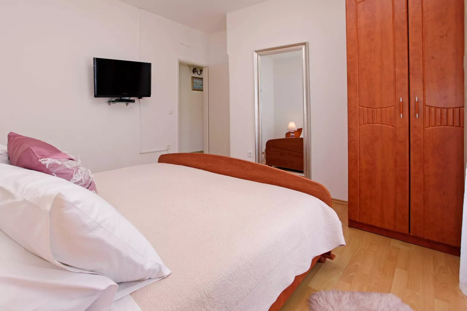 Sunshine Apartment Doda - Three Bedroom Apartment with Balcony and Sea View-Bedroom