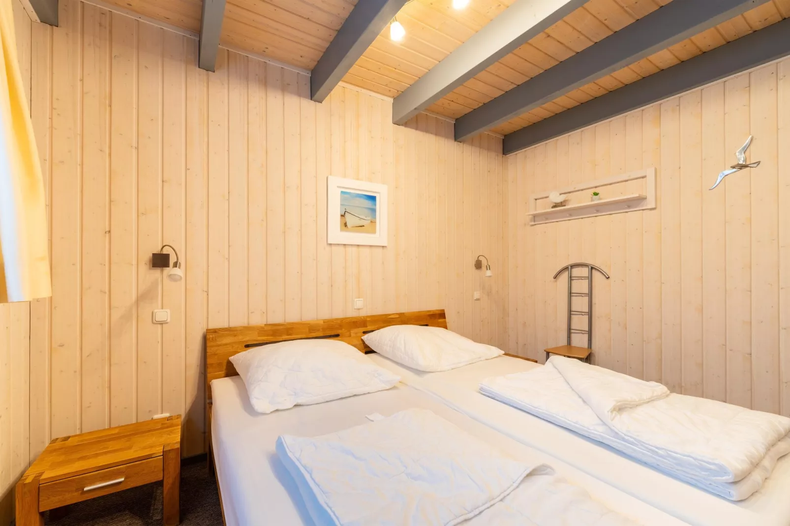 Schwan 308-Bedroom