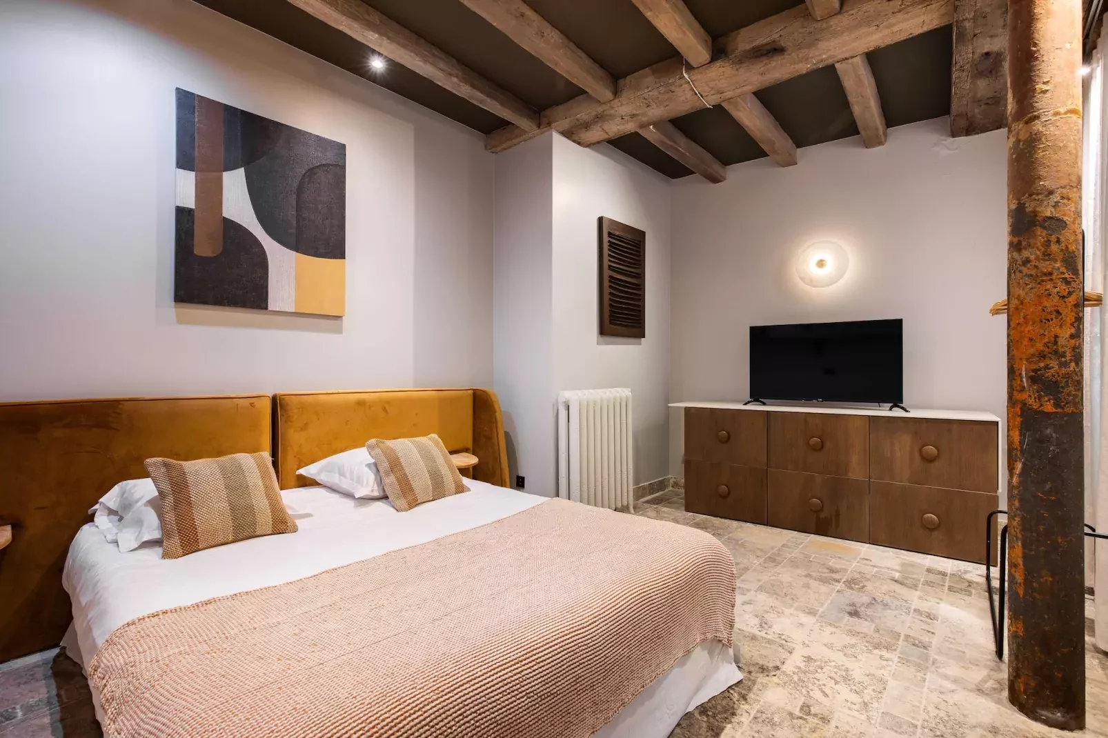 EC-2-COMMINES-Bedroom