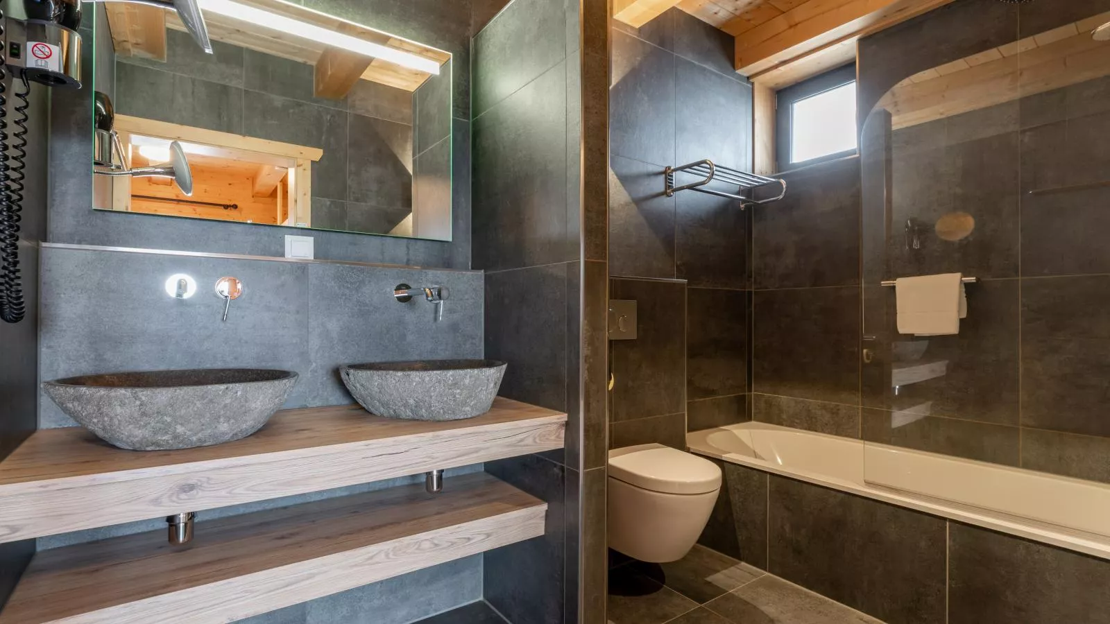 Alpina Lodge-Bathroom