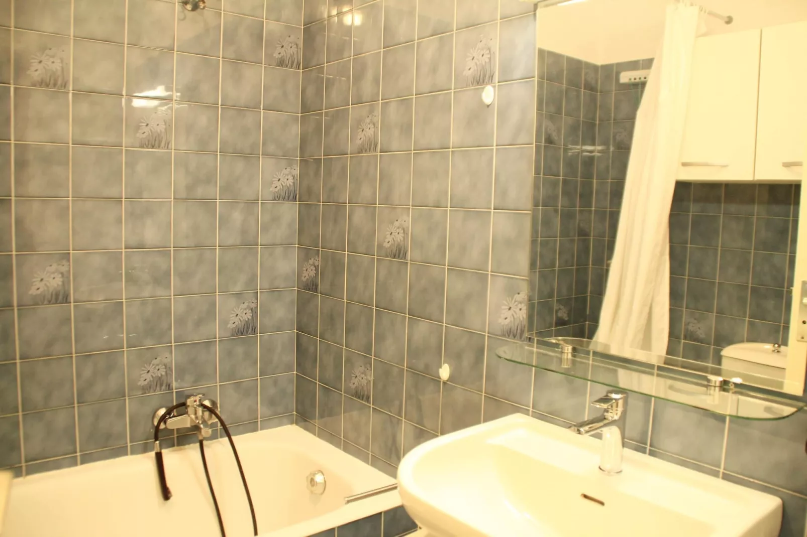 Chambron CB13 CENTER & VIEW 4 Pers.-Bathroom