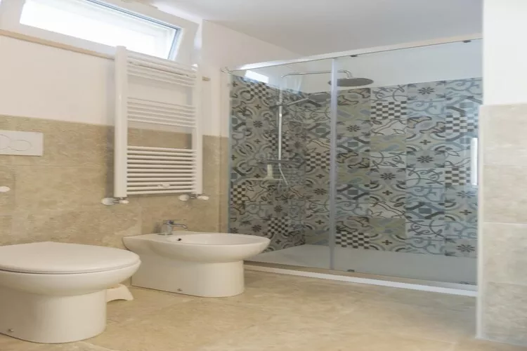 Villa dei Monti in Cisternino-Badezimmer