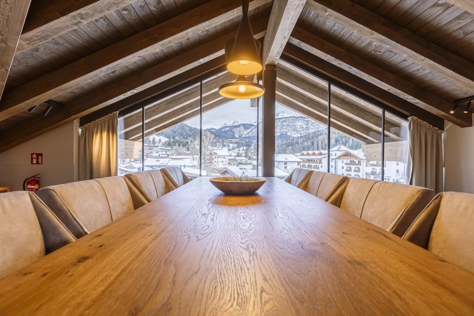 Bergresort Zugspitze Ehrwald 05-Dining room