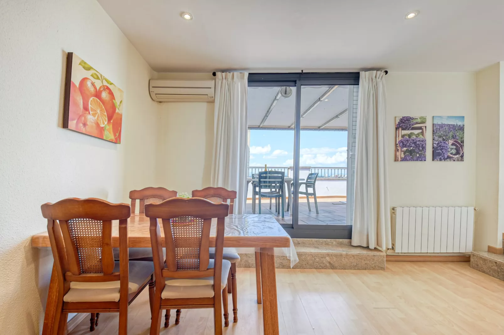 P.C. GREGAL 4 ATICO Roses-Dining room