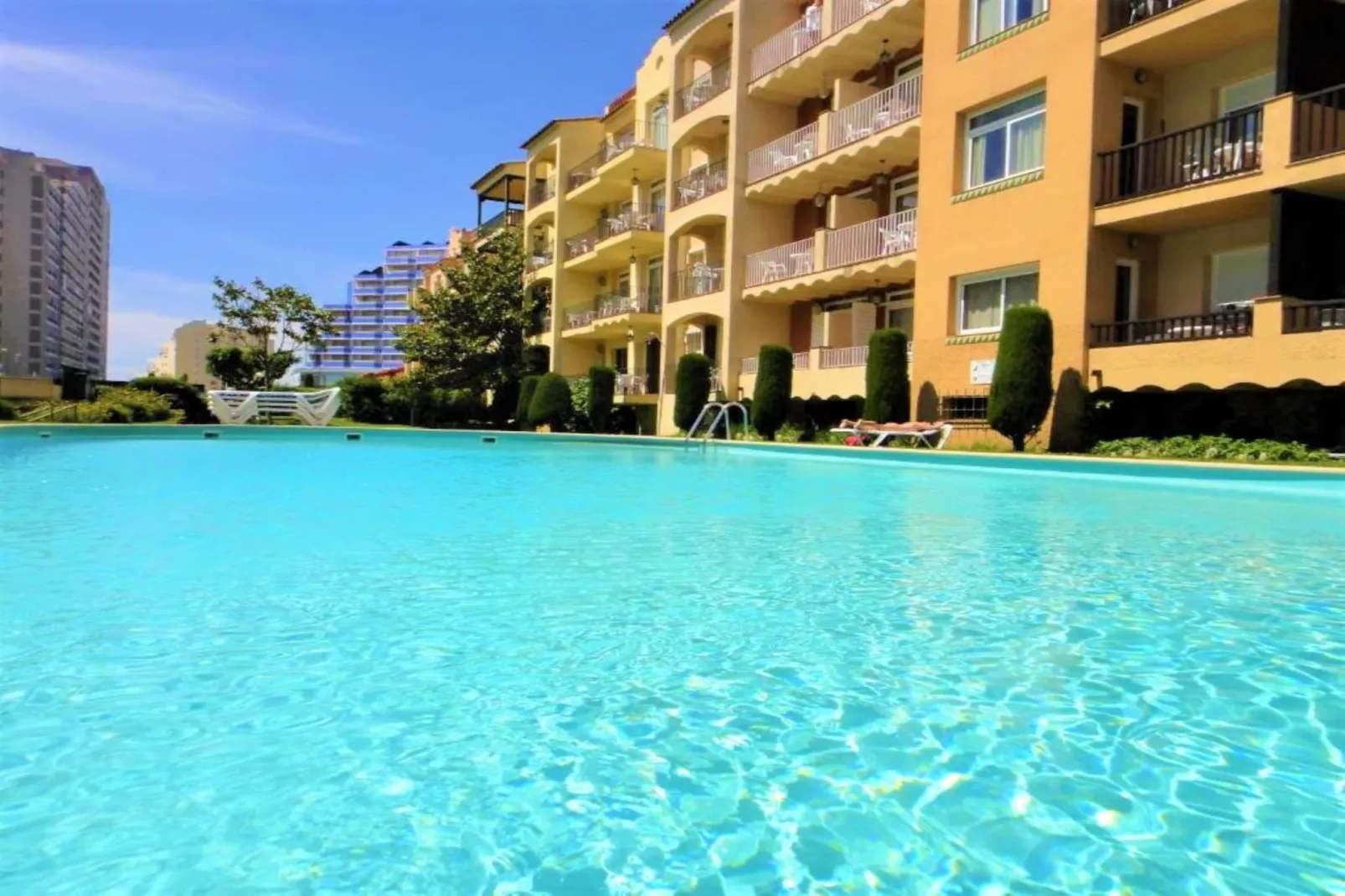 MIRABLAU F 11 Empuriabrava-Piscine