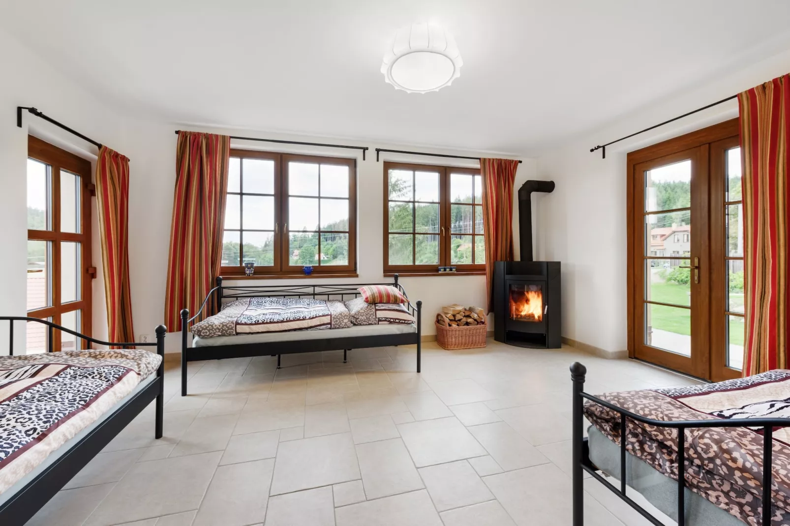 Orlík JVNL102-Schlafzimmer