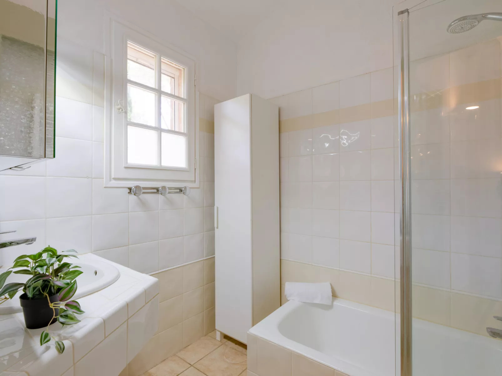 Les Agasses-Inside