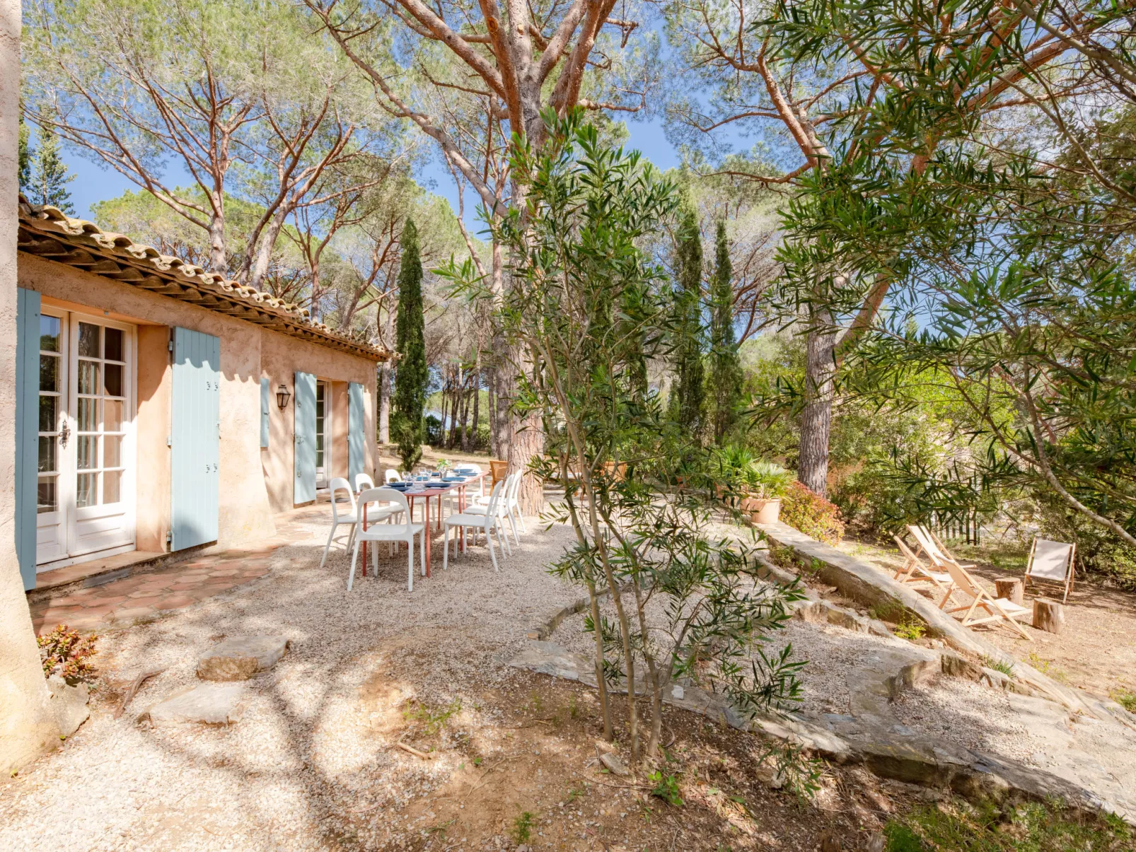 Les Agasses-Outside