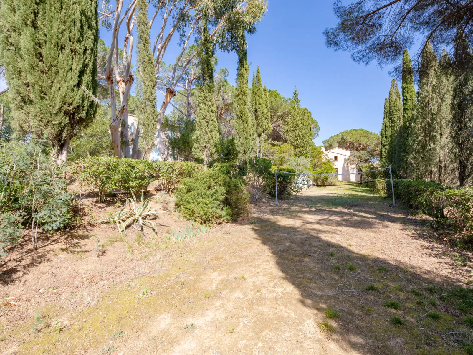Les Agasses-Outside