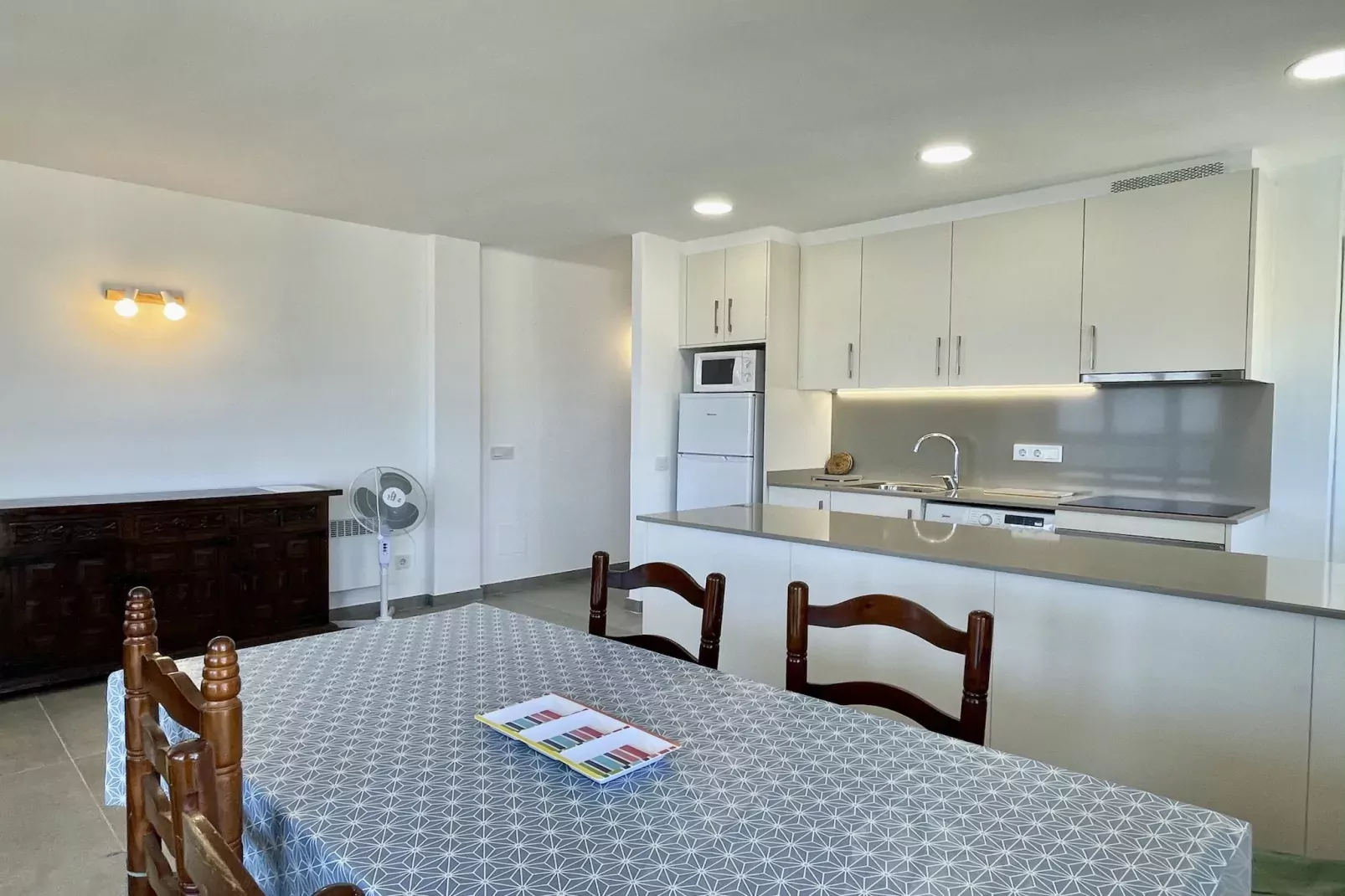 CAP CASTELL 8-A-Kitchen