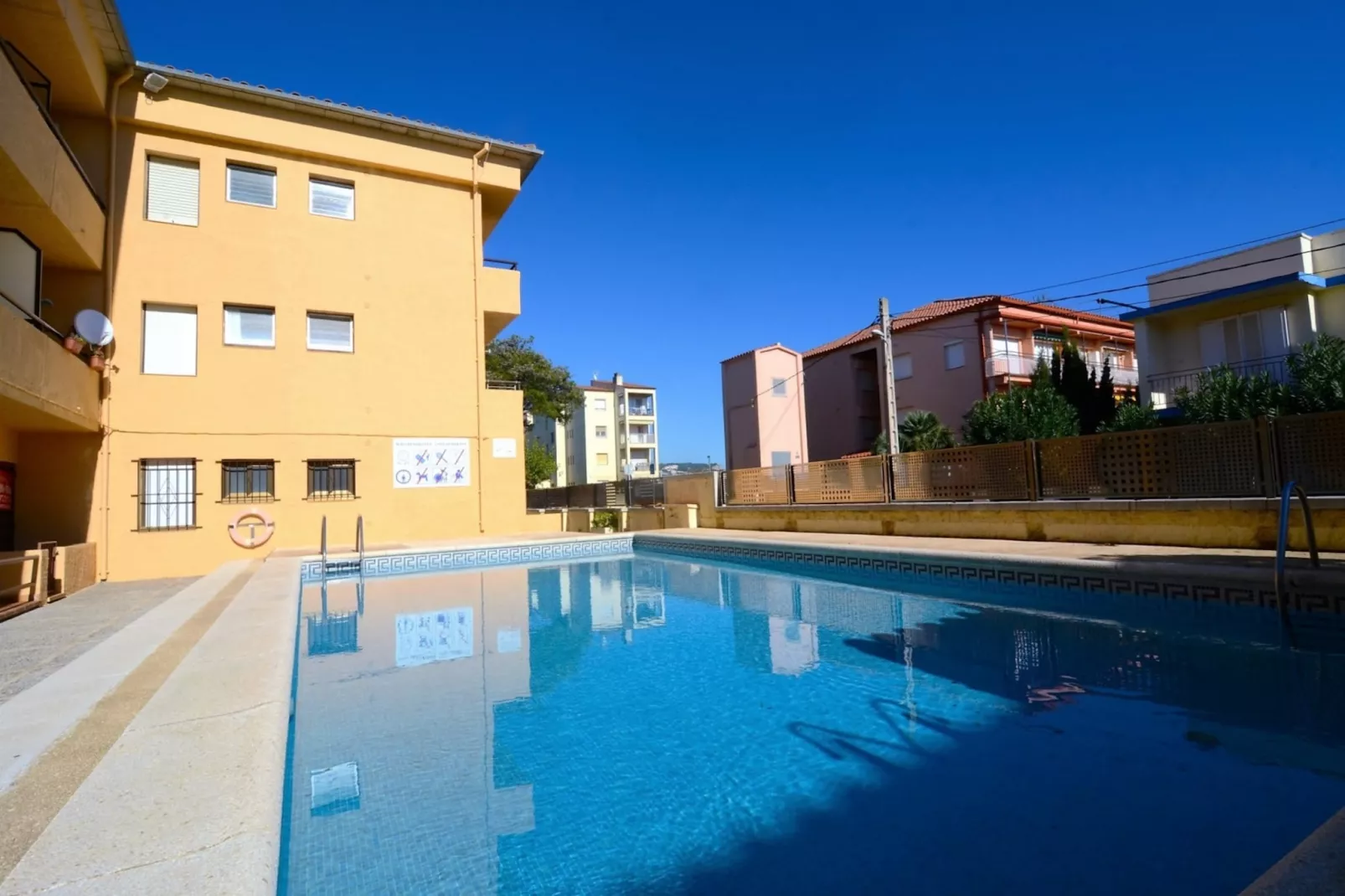 FALAGUER C-11-Pool