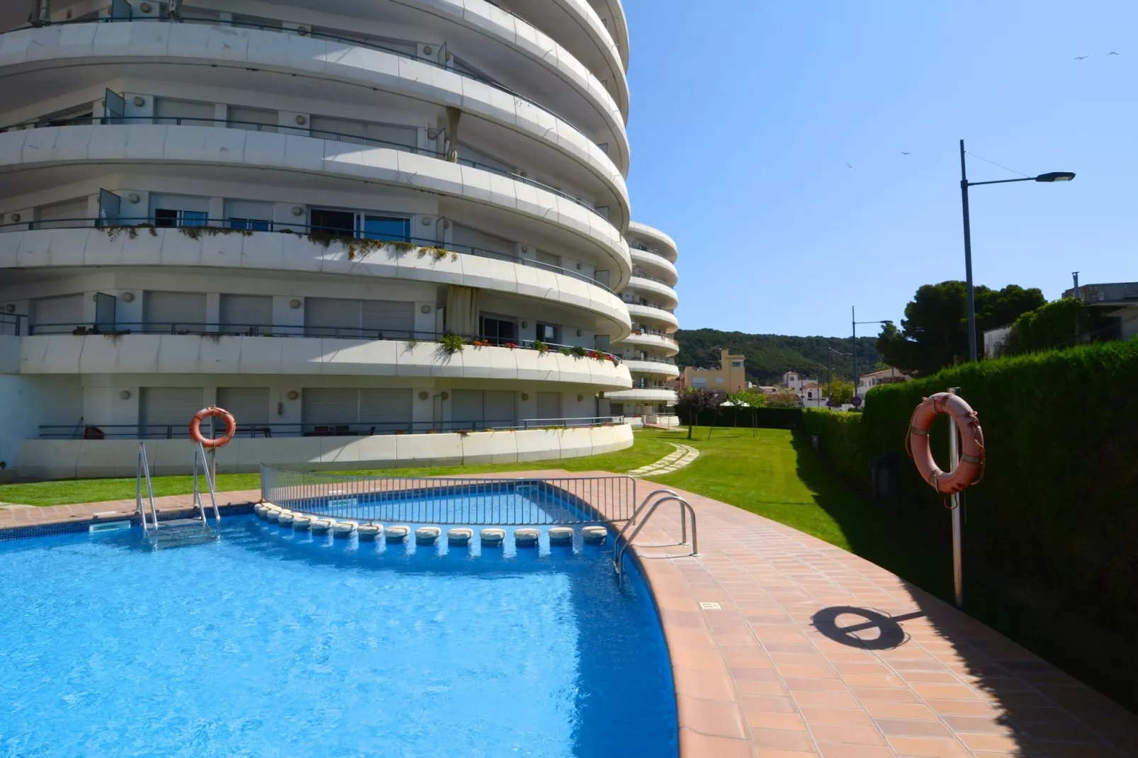 MEDES PARK I 2-7-Exterior summer